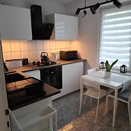 50 M Z Balkonem Na Parterze